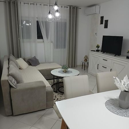 Apartman Pontis Okrug Gornji โตรกีร์ ภายนอก รูปภาพ